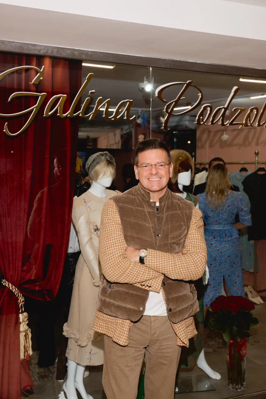 Константин Андрикопулос, Катя Гусева, Даниил Федоров и другие звезды на презентации новой коллекции дизайнера Галины Подзолко.