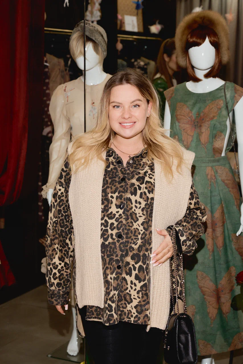 Константин Андрикопулос, Катя Гусева, Даниил Федоров и другие звезды на презентации новой коллекции дизайнера Галины Подзолко.