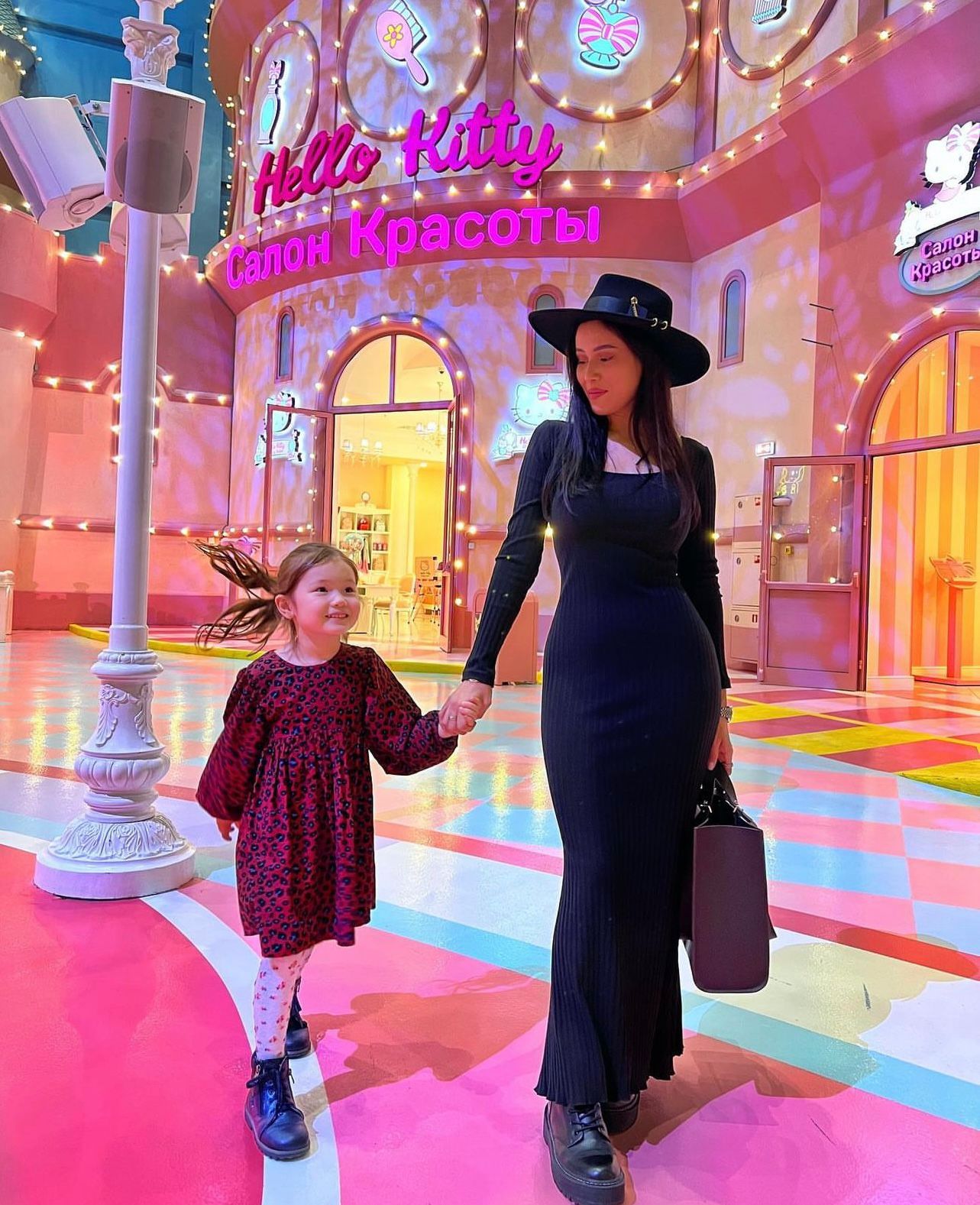 Назима с дочкой