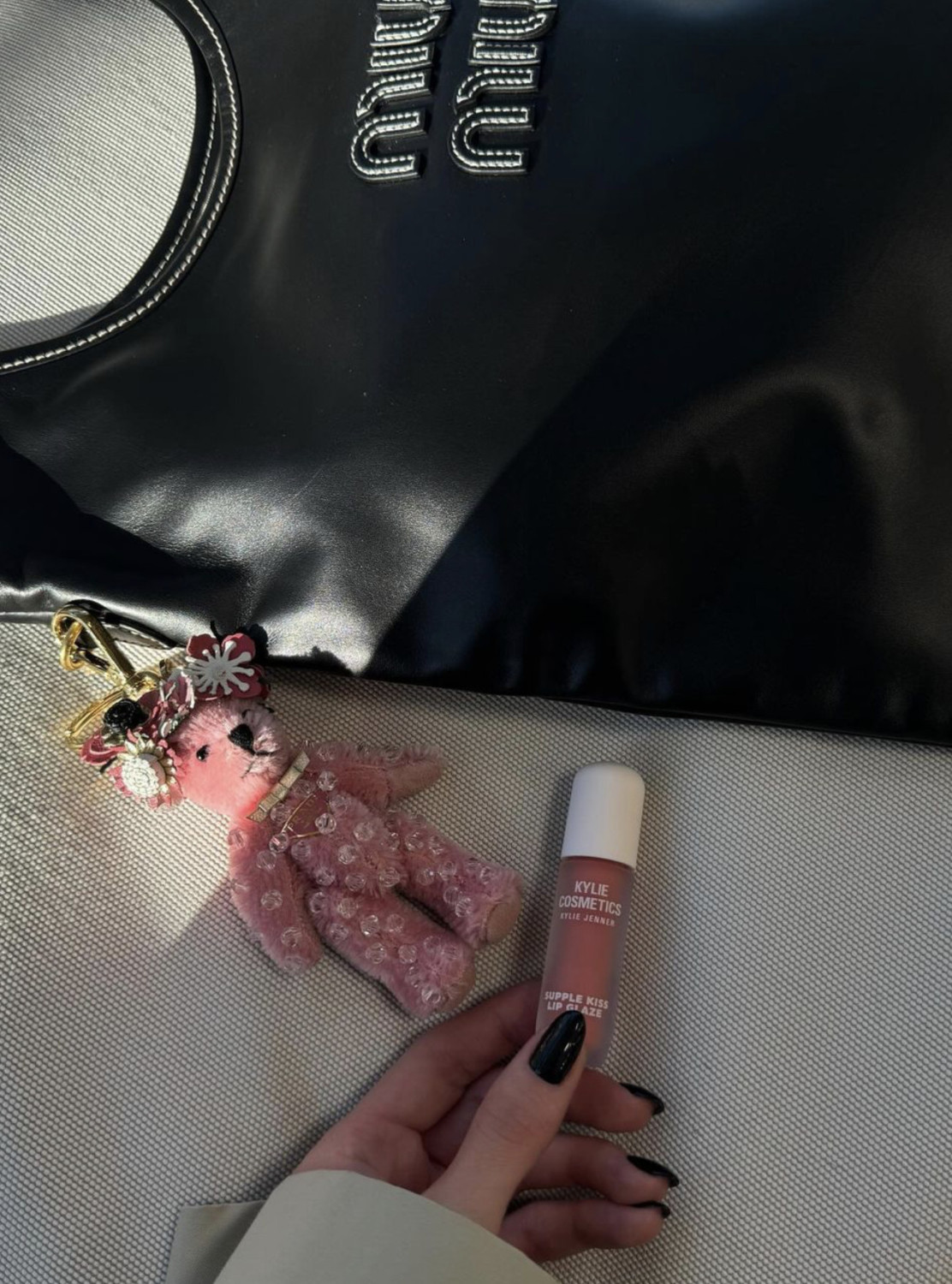 Miu Miu Girl: Кайли Дженнер представила стильную интерпретацию тренда Office Siren