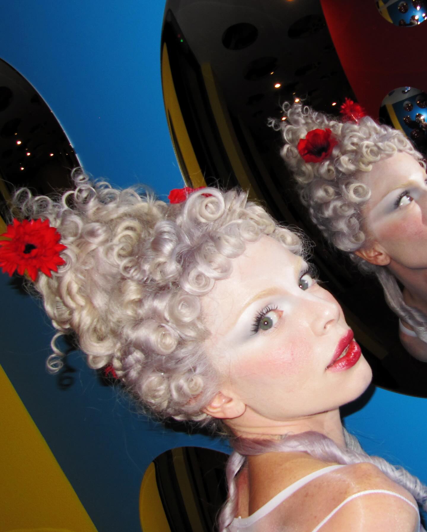 Джулия Фокс воссоздала культовую сцену из фильма «Красота по-американски»