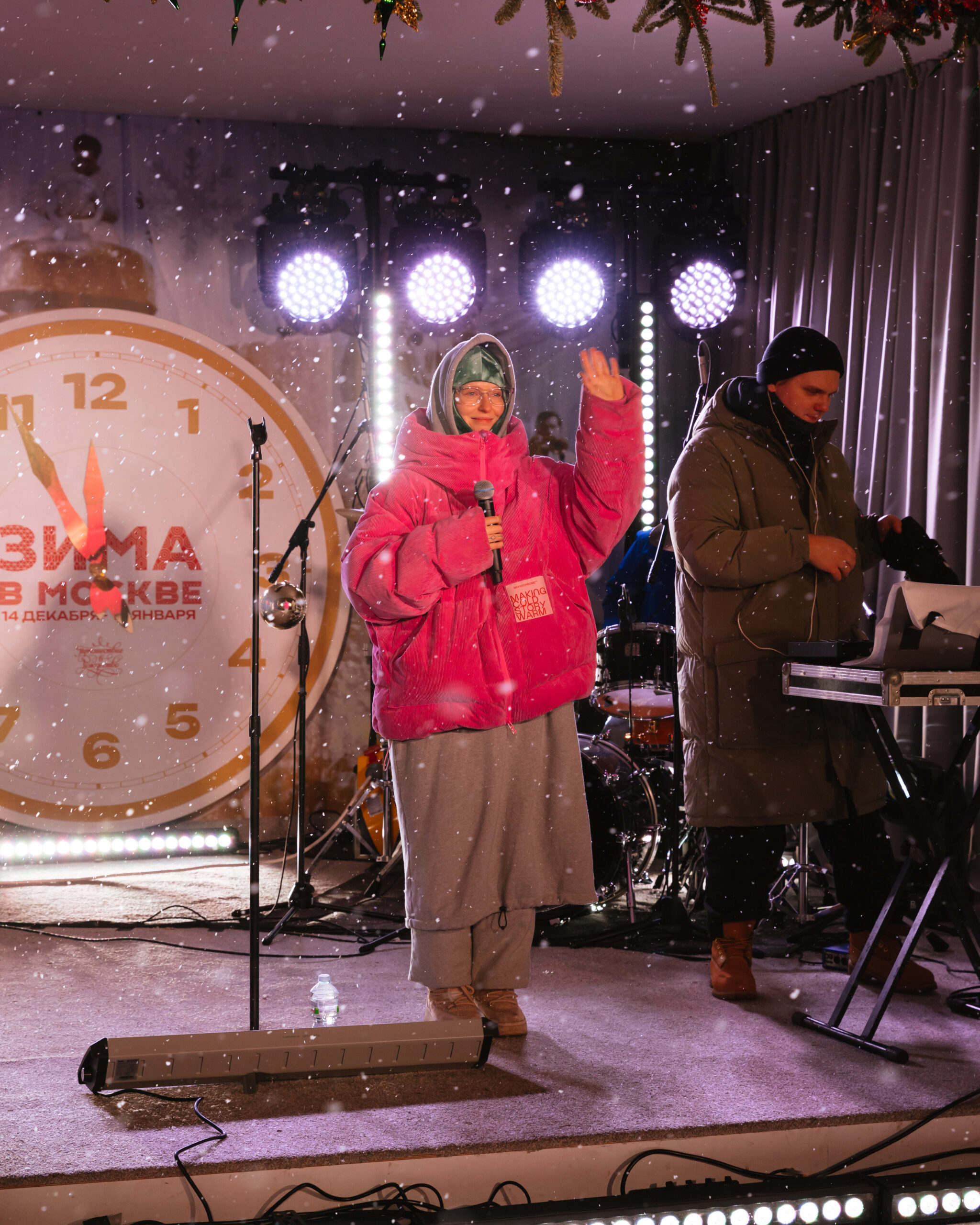 Тося Чайкина, Катя Инберг, Артем Кривда на открытии предновогоднего фестиваля «Путешествие в Рождество»