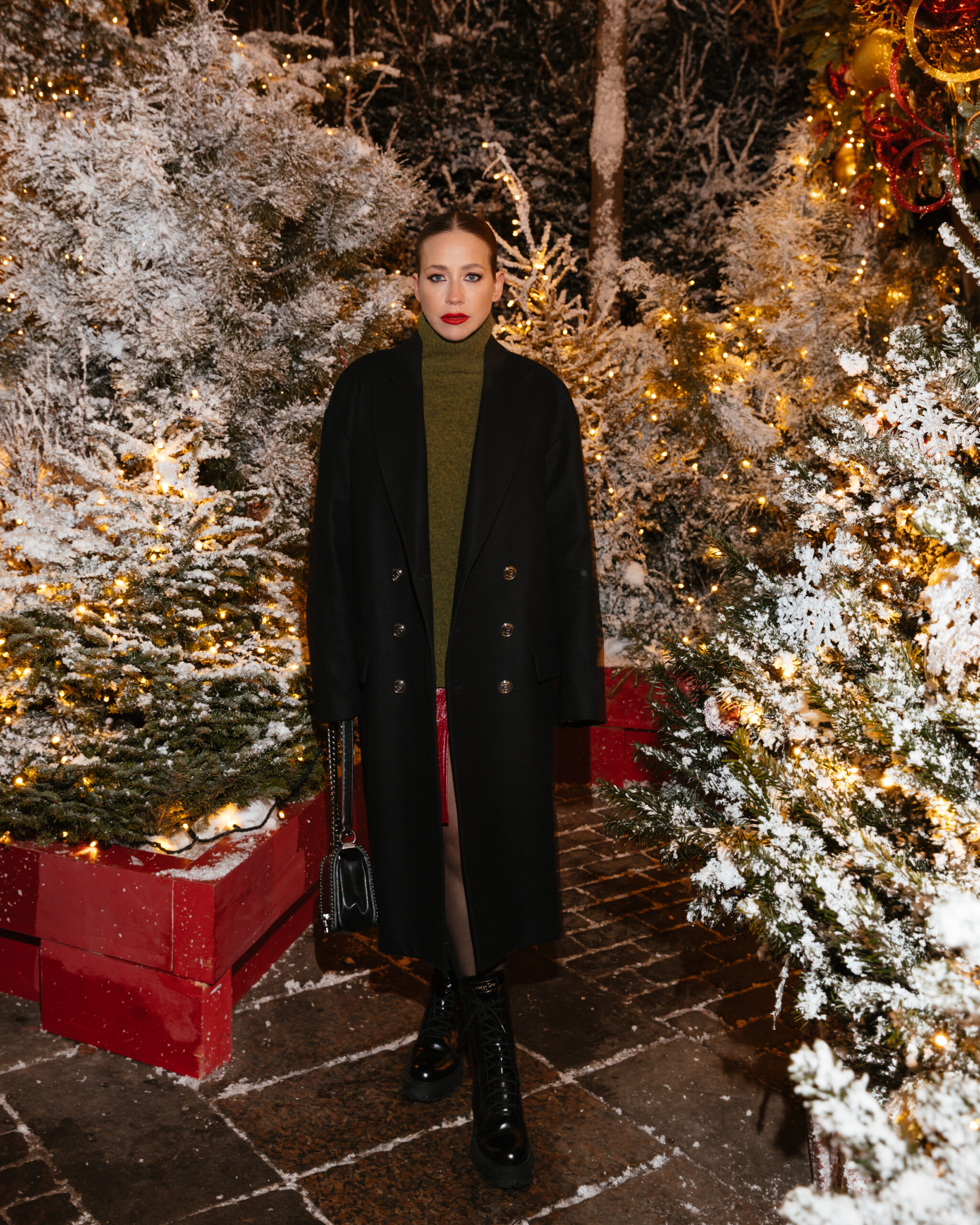 Тося Чайкина, Катя Инберг, Артем Кривда на открытии предновогоднего фестиваля «Путешествие в Рождество»