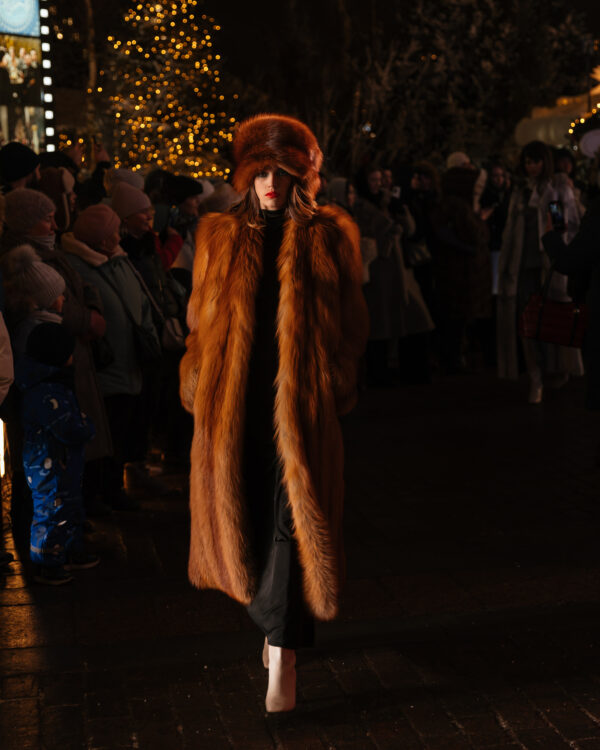 Тося Чайкина, Катя Инберг, Артем Кривда на открытии предновогоднего фестиваля «Путешествие в Рождество»