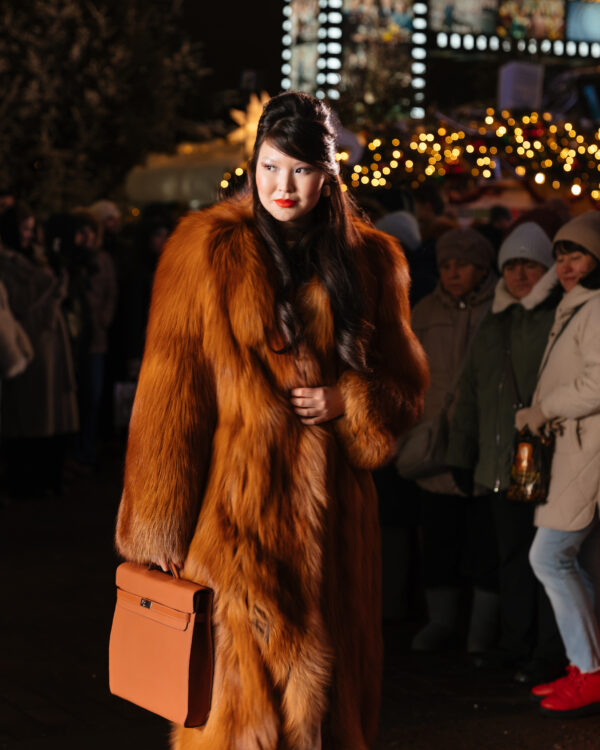 Тося Чайкина, Катя Инберг, Артем Кривда на открытии предновогоднего фестиваля «Путешествие в Рождество»