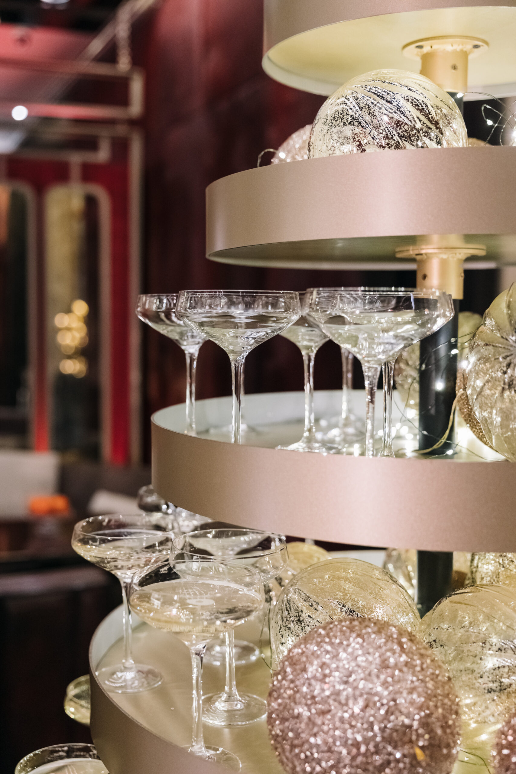 Тося Чайкина, Катя Инберг, Артем Кривда на открытии предновогоднего фестиваля «Путешествие в Рождество»