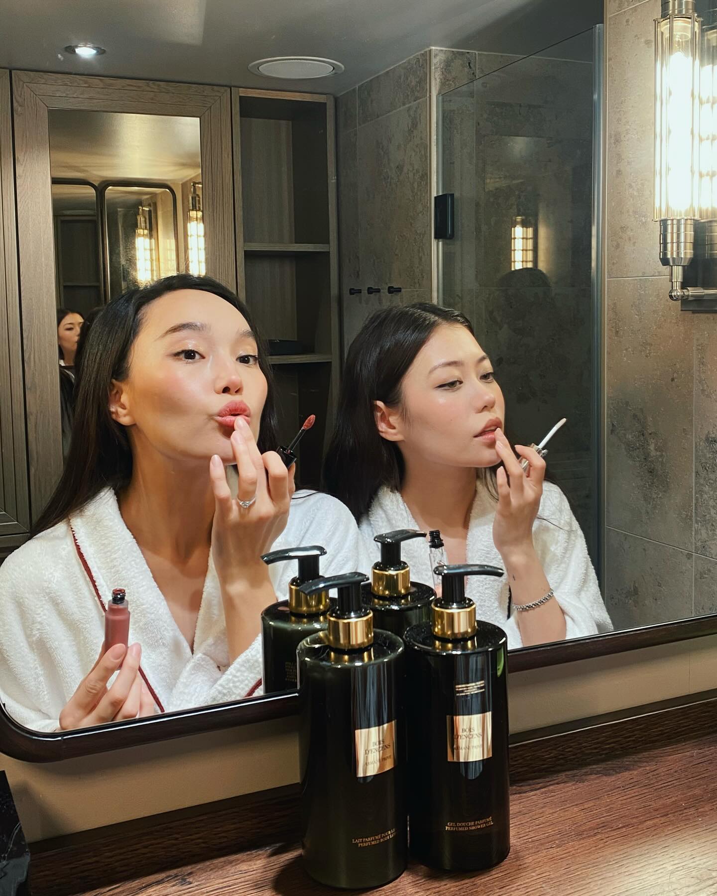 Аида Курмангалиева и Айжулдыз Адайбекова на красной дорожке 75-го Берлинского международного кинофестиваля: рассматриваем бьюти-образы казахстанских звезд