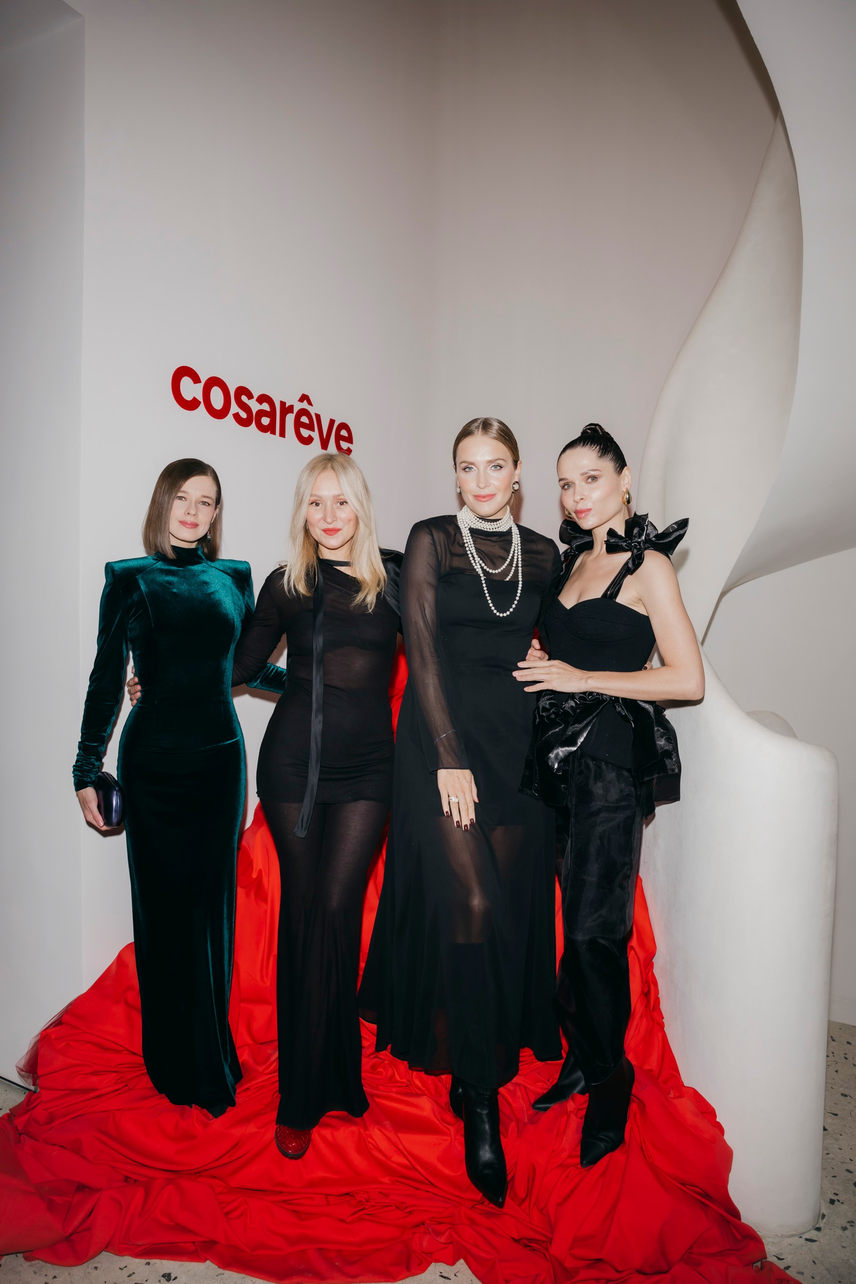 Алексей Жидковский, Эвелина Хромченко, Виктория Портфолио, Алина Ковалева на ужине бренда COSARÊVE