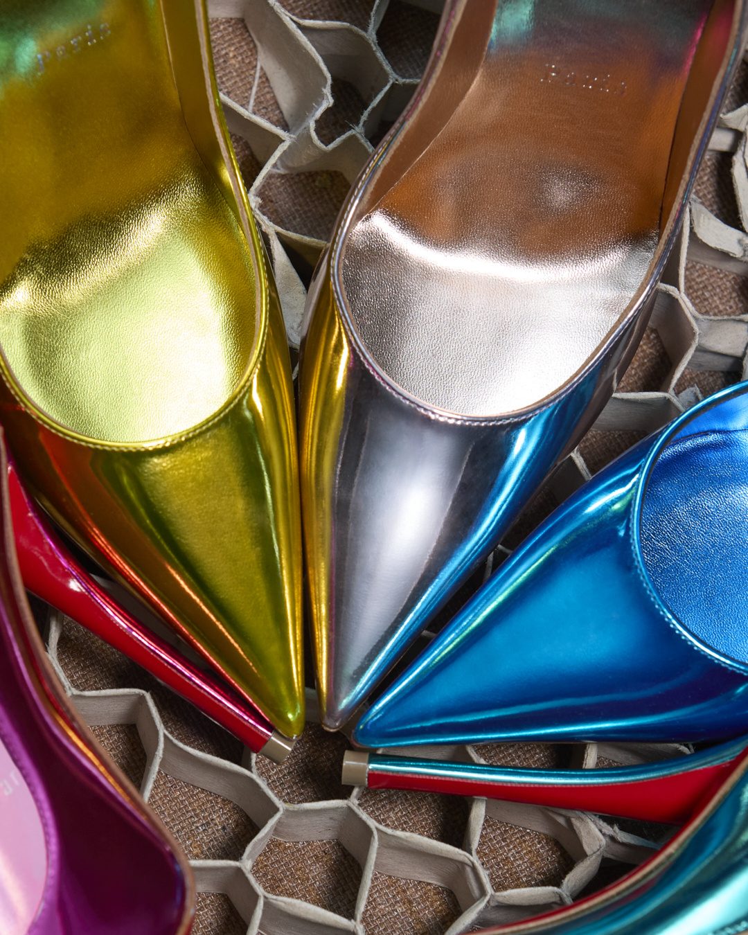 Christian Louboutin выпустили кампейн своей новой весенне-летней коллекции