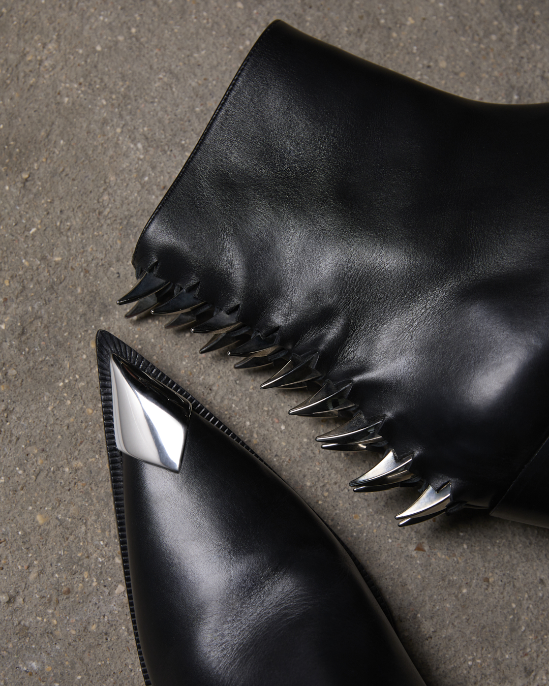 Christian Louboutin выпустили кампейн своей новой весенне-летней коллекции