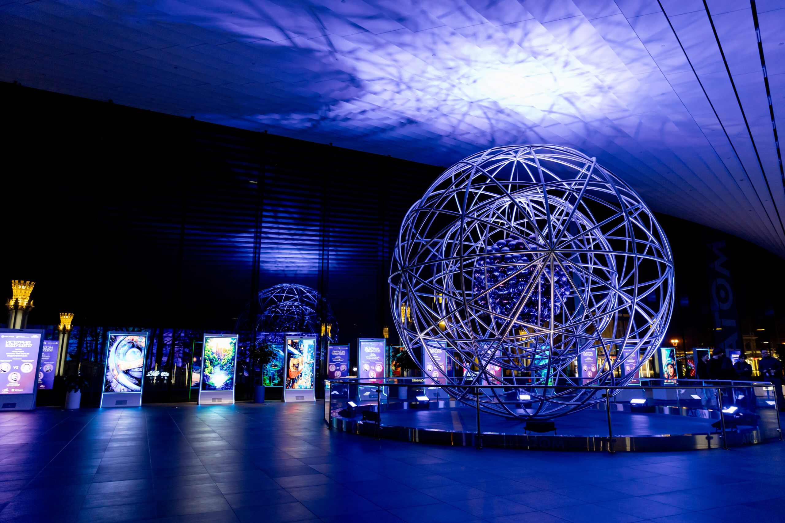 В музее «Атом» прошел баттл о будущем между ученым Алексеем Семихатовым и писателем Сергеем Лукьяненко