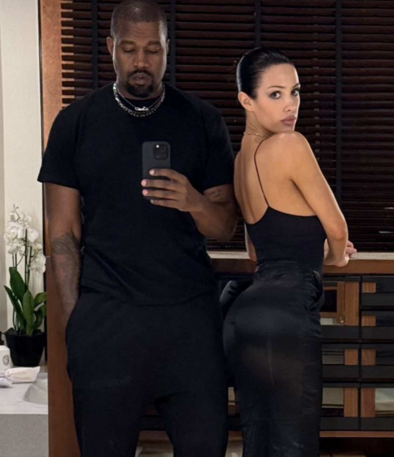 Канье Уэста уличили в лицемерии