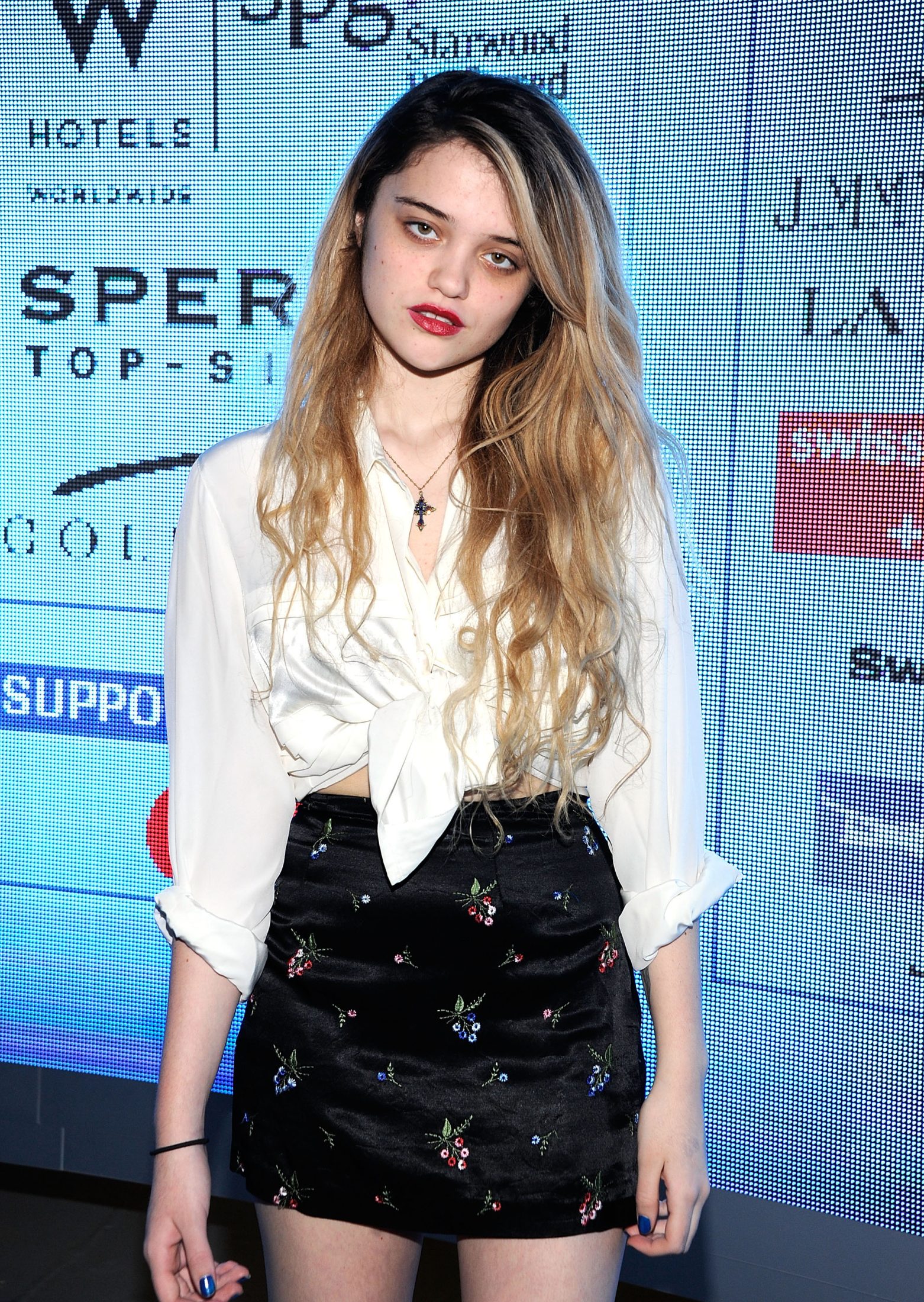 Эстетика Indie Sleaze очень громко возвращается в мир фэшн