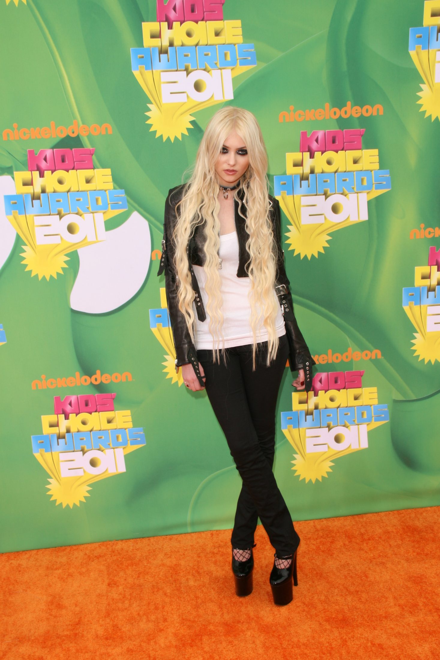 Эстетика Indie Sleaze очень громко возвращается в мир фэшн