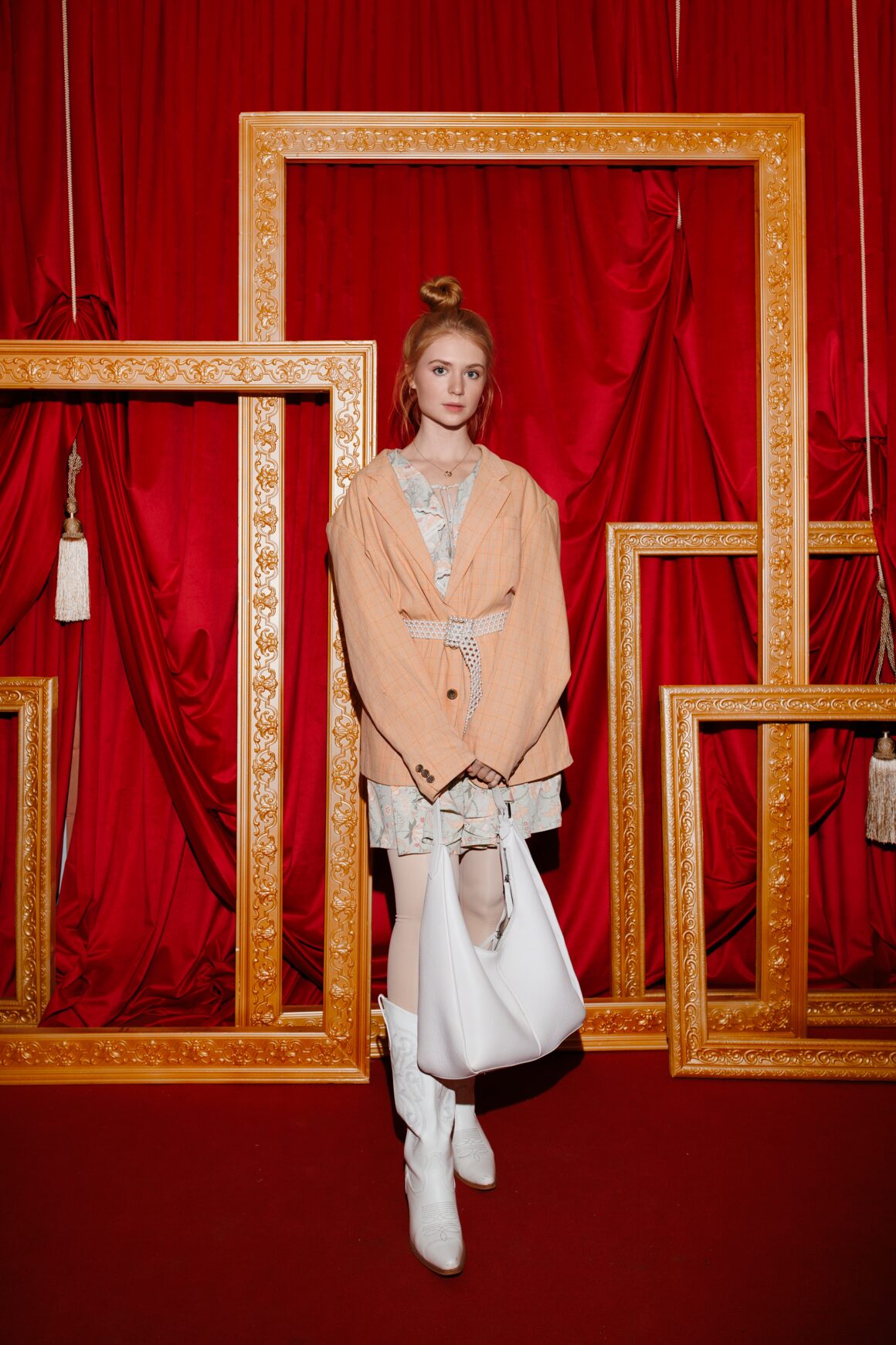 Закрытый показ коллекции UNFRAME модного дома JULIAKISELEVA в ГУМе: иммерсивное шоу и благотворительный аукцион