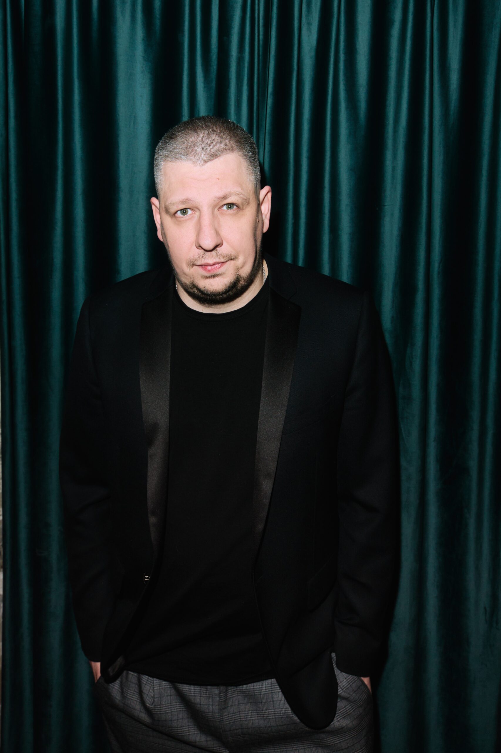 Владислав Ценев, Анна Скороходова, Мила Ершова и Святослав Рогожан на вечере в честь Дня рождения Юлии Хамитовой