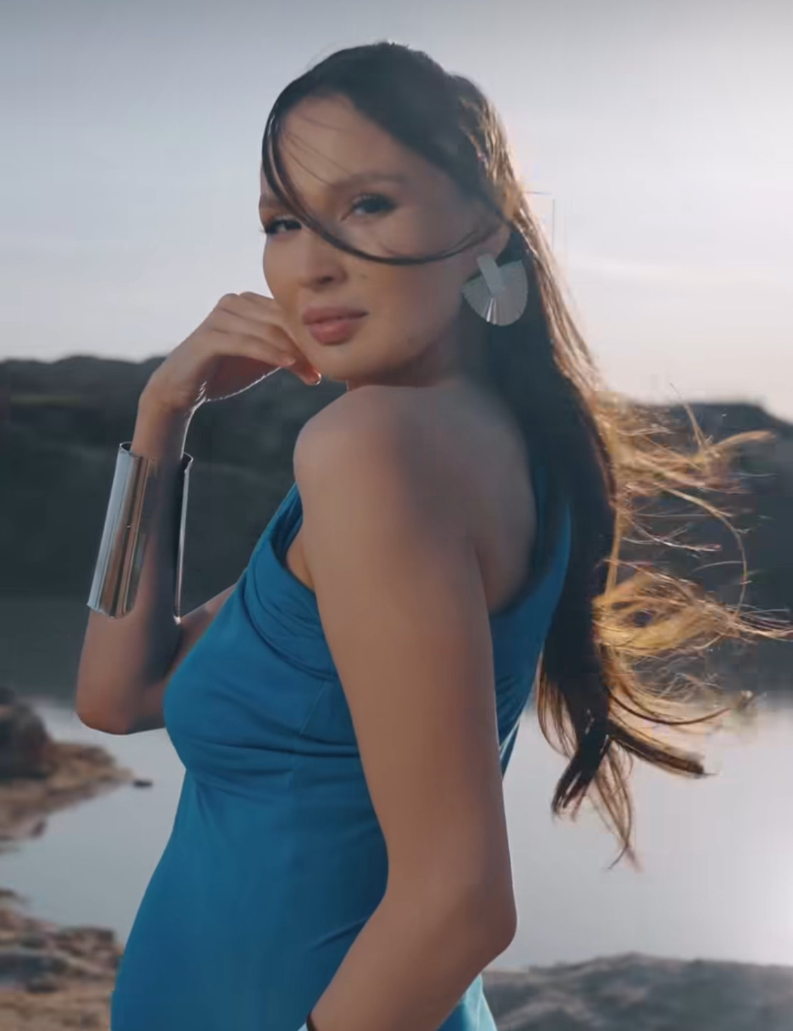 Жұлдыз Әбдікәрімова жүкті