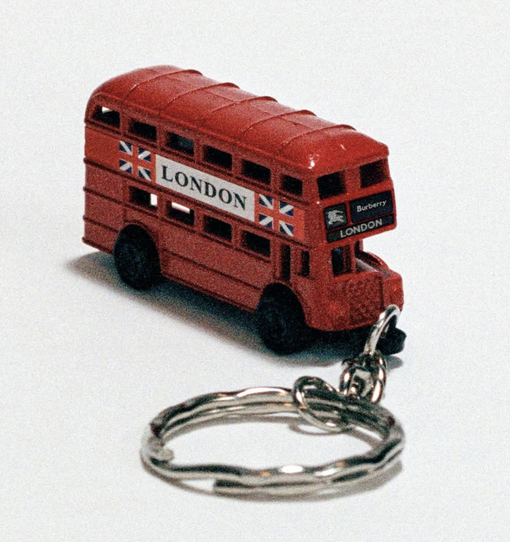 Back to the City: Burberry представил кампейн-путешествие на даблдекере