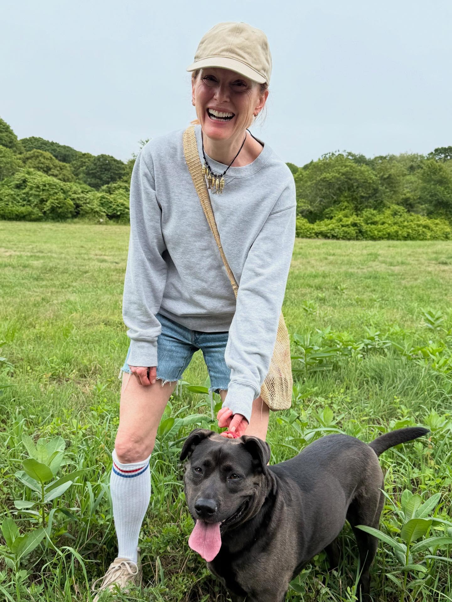 64-летняя Джулианна Мур поделилась селфи в бикини и без макияжа