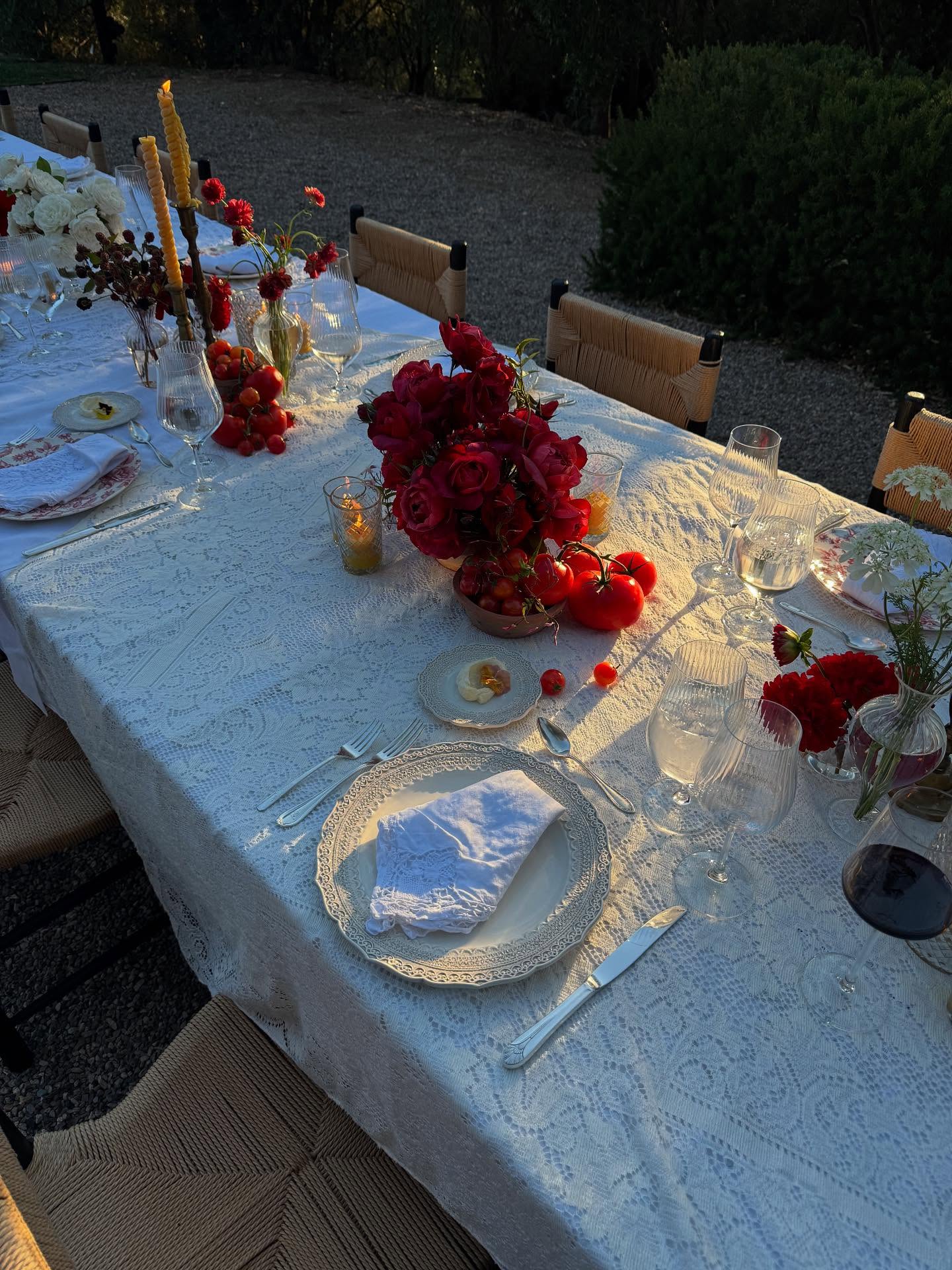 Сюрприз от Кендалл: элегантное празднование 28-летия Кайли Дженнер в кругу самых близких