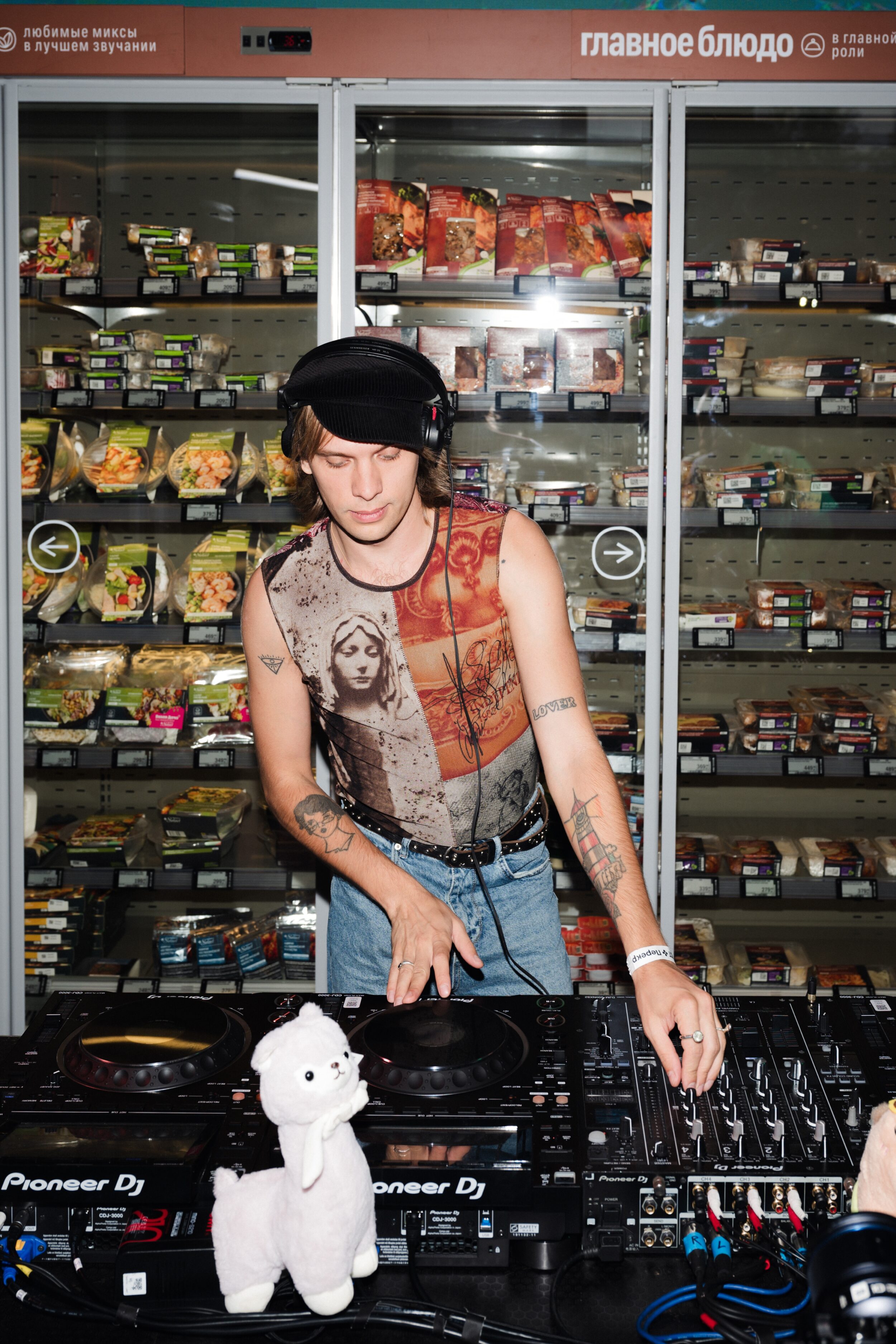 Катя Адушкина, Александра Киселева, Саша Спилберг и другие звезды на открытии «Select Перекресток»