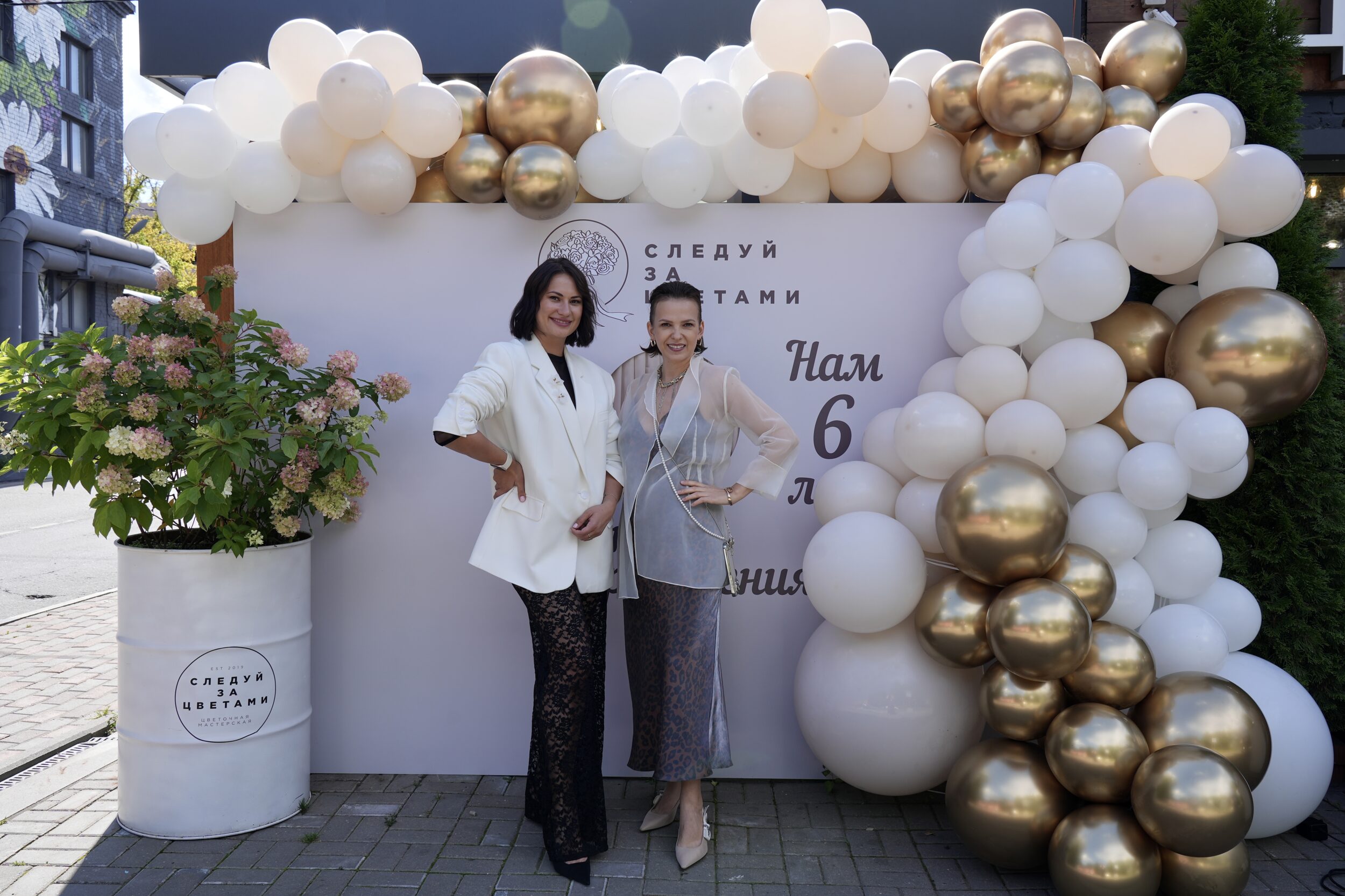 основатель цветочной мастерской "Следуй за цветами" Ромашева Дарья и пиар-директор Наумова Елена