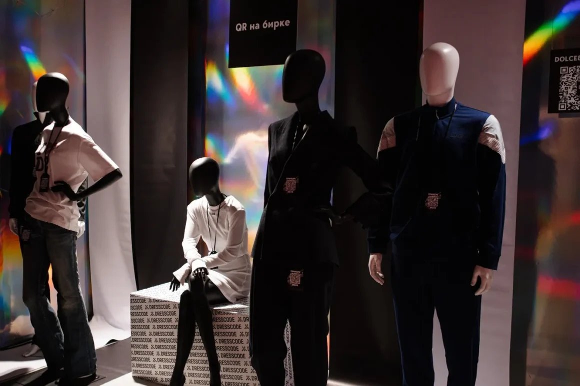 Виктория Андреянова, Андрей Пономарёв, Карина Нигай и Белорус Лидия на светском завтраке в ЦУМ, посвящённом запуску Dresscode.AI