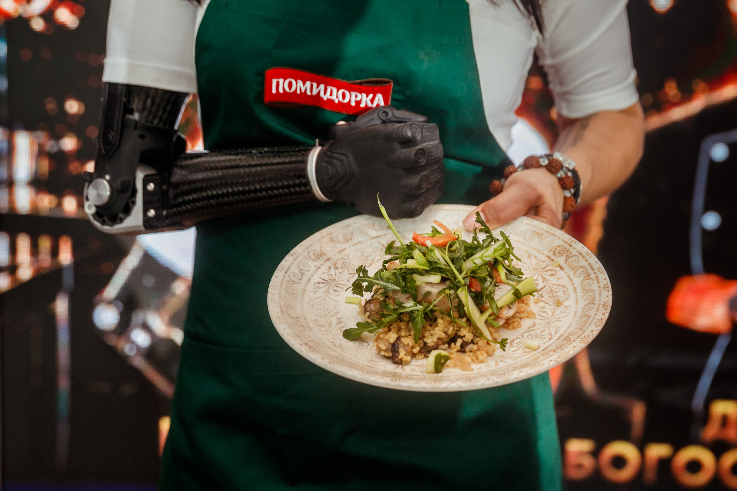 Анатолий Деренчук и Максим Емец победили в шоу «Битва на кухне. КИБОРГИ» на ВДНХ в Москве