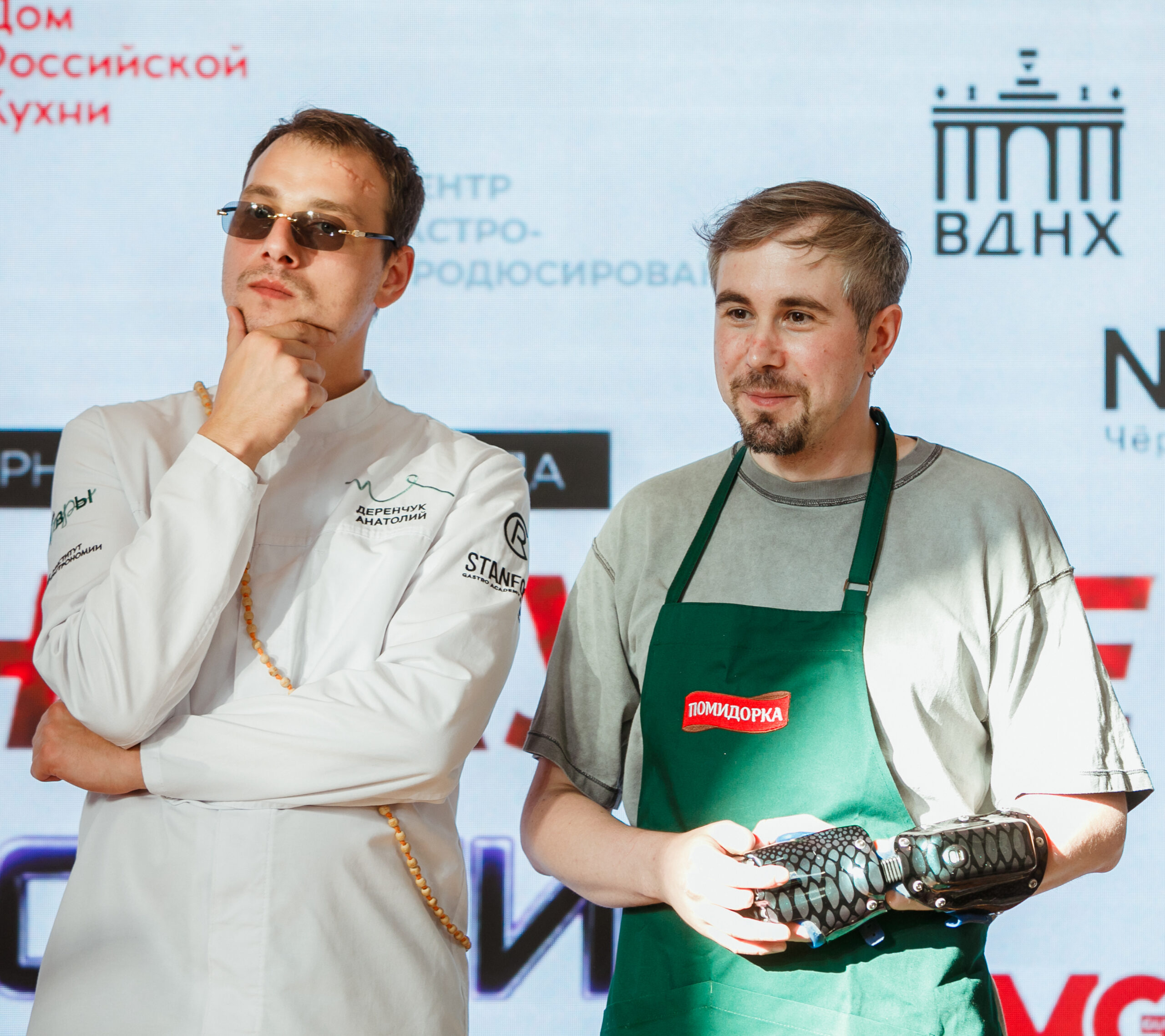 Анатолий Деренчук и Максим Емец победили в шоу «Битва на кухне. КИБОРГИ» на ВДНХ в Москве